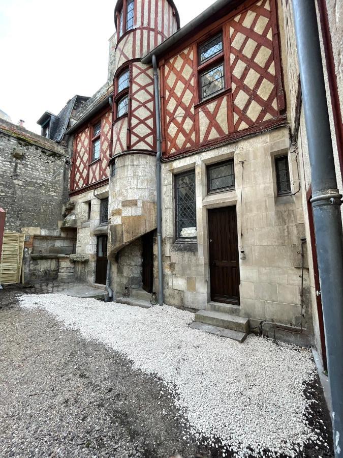 Le Petit Chateau Du Docteur Cambournac Bourges Buitenkant foto